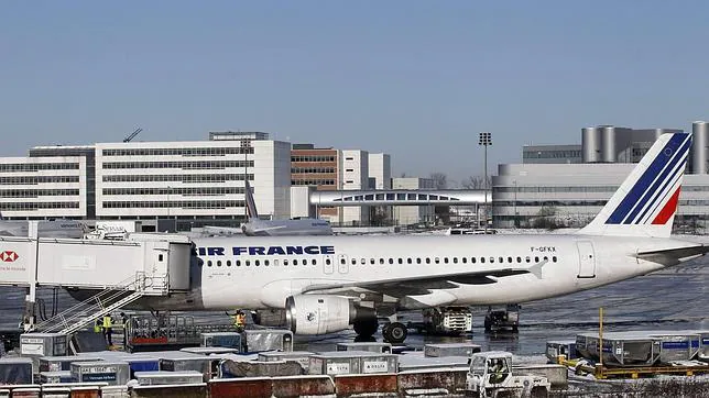Air France entra en número rojos tras perder 809 millones en 2011