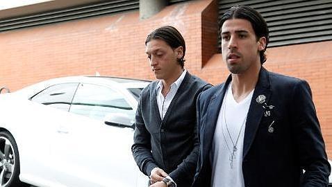 Mourinho y Zidane comen con la plantilla