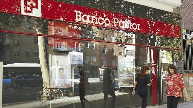 Banco Pastor indemniza con 2,9 millones de euros a varios clientes por la venta irregular de productos de inversión