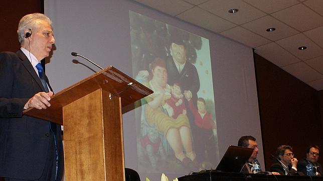 El nutricionista Dukan defiende su método ante los dietistas españoles