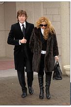 Tras la ruptura, estalla la guerra entre Paulina Rubio y Colate