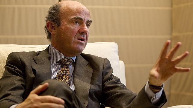 De Guindos: «La reforma laboral busca un solo objetivo, que se vuelva a contratar»