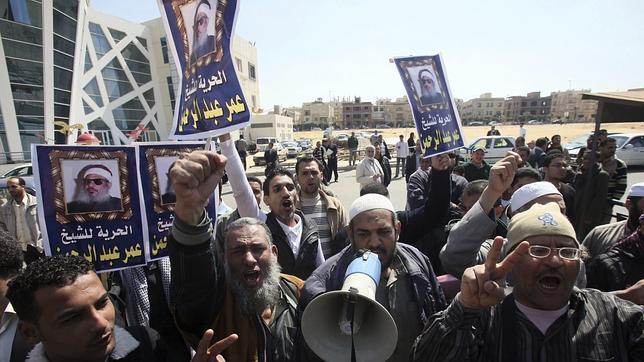 Largas barbas, largas lenguas