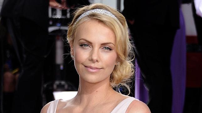 Charlize Theron se convierte en madre