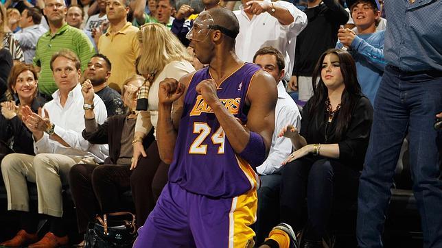 Bryant vuelve a remontar a los Lakers