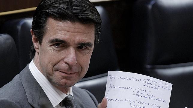 El ministro Soria dice que aún no ha decidido cuánto subirá la luz