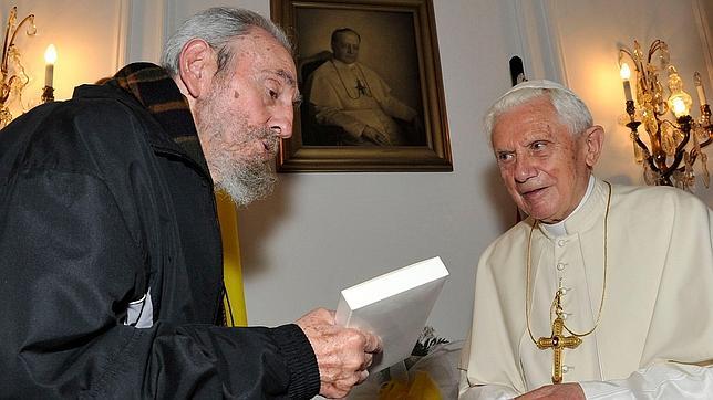 Fidel Castro a Benedicto XVI: «¿Qué hace un Papa?»