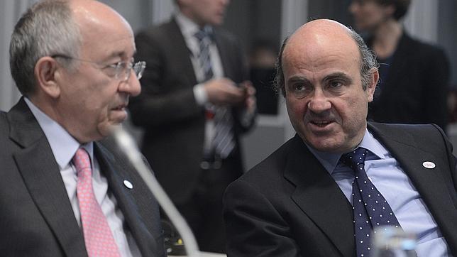 Bruselas confía en que los presupuestos permitirán a España reducir el déficit al 5,3%