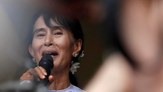 El régimen birmano confirma oficialmente la victoria electoral de Aung San Suu Kyi