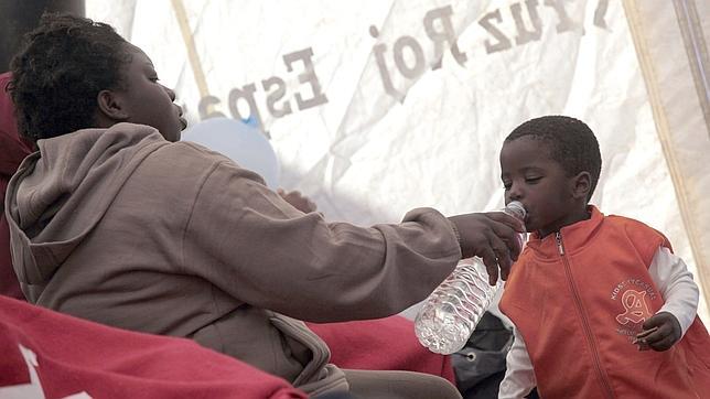 Interceptan una embarcación con 52 inmigrantes en Cádiz