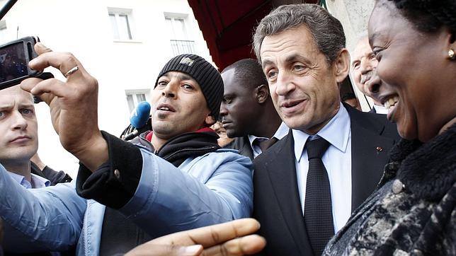 Los últimos sondeos reducen la ventaja de Sarkozy en la primera ronda de las presidenciales