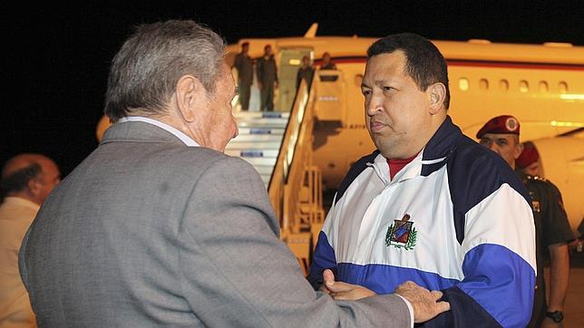 Chávez llega a Venezuela desde Cuba y dice «estar muy bien»