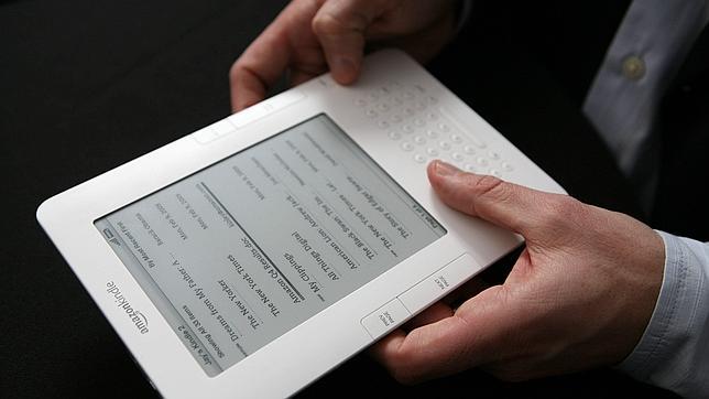 Amazon estudia abaratar los libros electrónicos