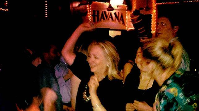 Hillary Clinton también se divierte en la Cumbre de las Américas