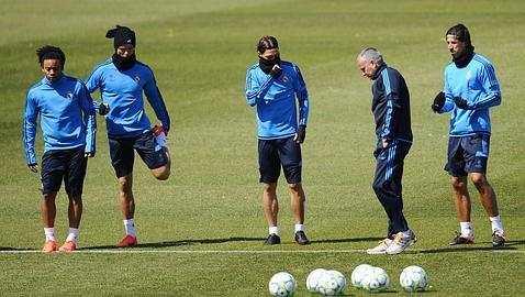 Mourinho convoca a toda la plantilla para viajar a Múnich
