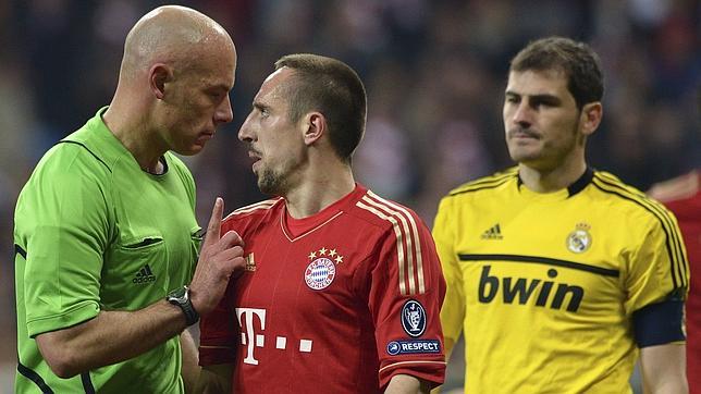 El Bayern, molesto con el arbitraje de Webb
