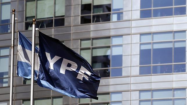 Argentinos en España: «La expropiación de YPF oculta intereses particulares»