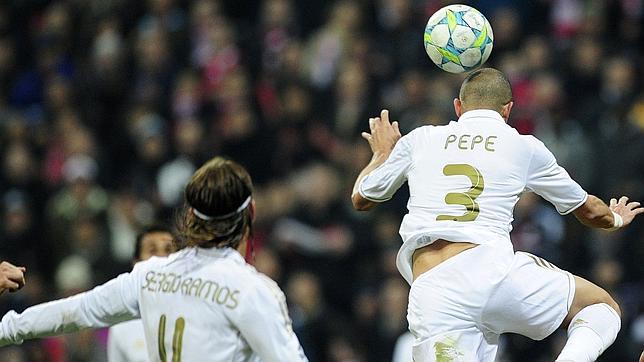 Cuatro hombres para maniatar a Messi