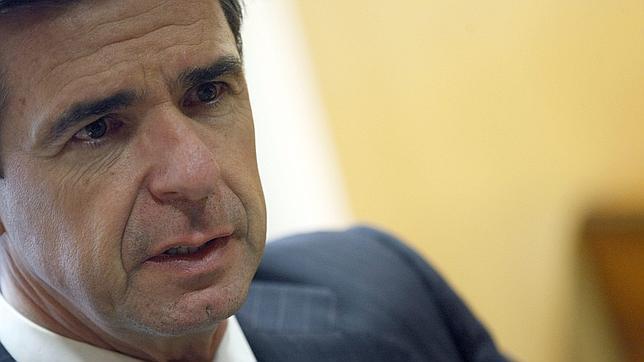 José Manuel Soria: «¿Qué intereses defienden los europarlamentarios socialistas españoles?»