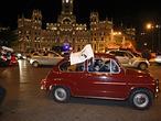 Un millar de aficionados acuden a Cibeles a festejar la victoria ante el Barcelona