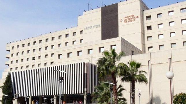 Un paciente clava un bolígrafo a un enfermero en un hospital valenciano