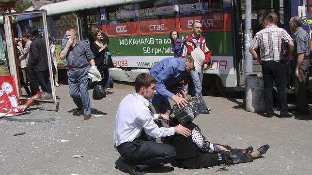 Cuatro bombas ocultas en contenedores dejan al menos 27 heridos en Ucrania