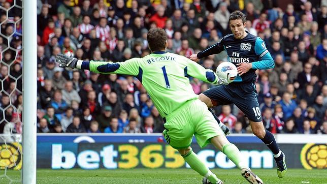 El Arsenal empata, pero se asienta en la tercera plaza por la derrota del Newcastle