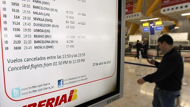 Los tripulantes de cabina mantendrán la huelga en Iberia pese al arbitraje