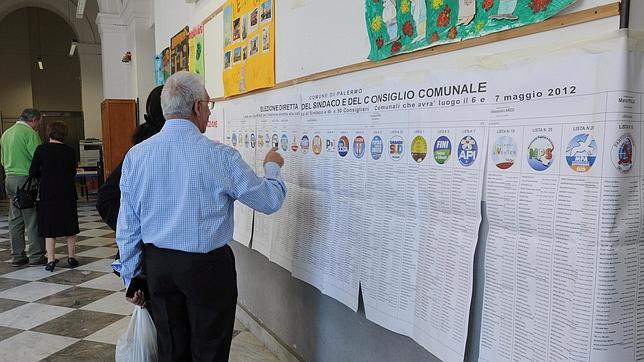 El descontento popular en Italia deja a muchos votantes en casa en las municipales