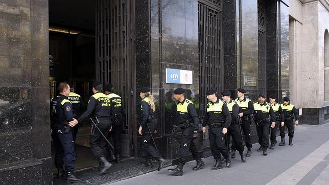 Desalojo policial en la Concejalía de Hacienda