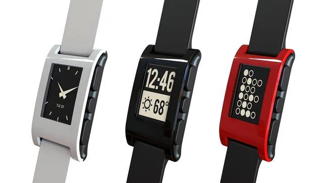 Pebble, el increíble reloj con aplicaciones y tinta electrónica que financian sus fans