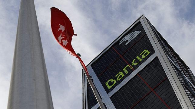 El PSOE no se opone a la intervención en Bankia tras hablar con De Guindos