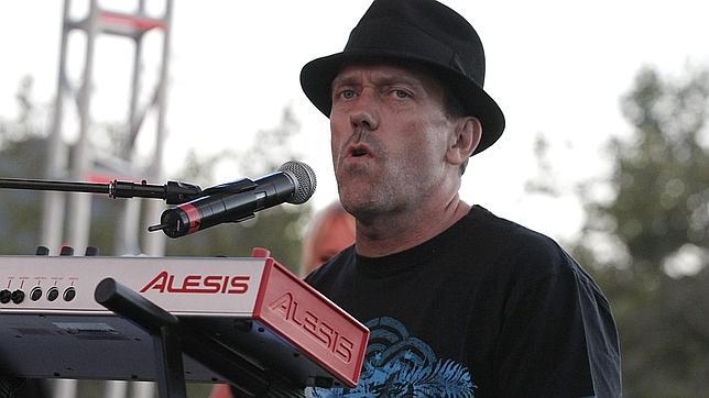 Hugh Laurie, el «Doctor House», llega a España con su grupo de música