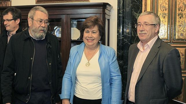 La Defensora del Pueblo desoye a CC.OO. y UGT y no lleva la reforma laboral al TC