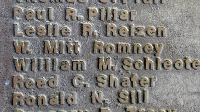 Romney se disculpa de sus bromas de estudiante