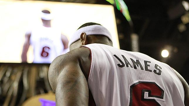 LeBron James sucede a Rose como mejor jugador de la NBA