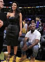 Kim Kardashian y Jessica Biel: dos looks antagónicos para ir a ver el baloncesto