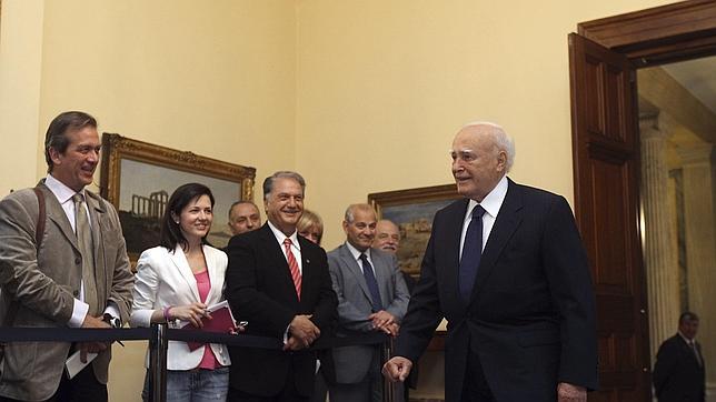 El presidente griego intentará hoy la formación de un Gobierno de políticos y tecnócratas