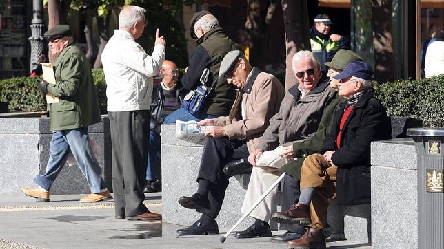 Los empresarios urgen recortes de las pensiones para evitar la quiebra