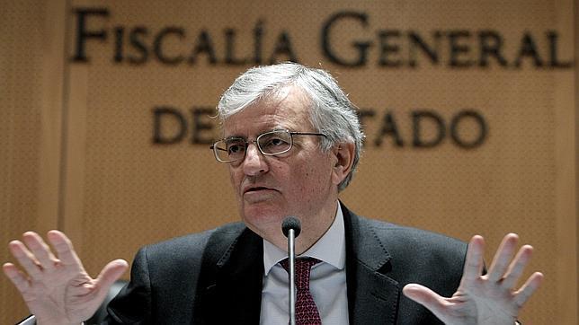 La denuncia contra Dívar se estudia «con la mayor diligencia y calma posibles», según Torres-Dulce