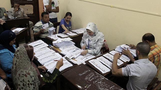 Mursi ganaría las elecciones en Egipto según un primer sondeo