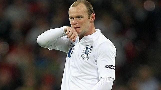 Wayne Rooney, un búfalo irrumpe en el área