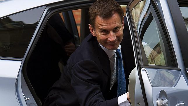 Hunt felicitó por SMS a James Murdoch por el «ok» de Bruselas a la compra de BSkyB