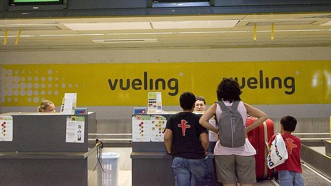 Vueling tendrá que indemnizar a usuarios si cancela vuelos por fallos internos