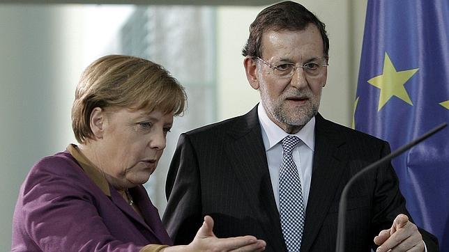 Rajoy telefonea a Merkel con la prima de riesgo en máximos históricos