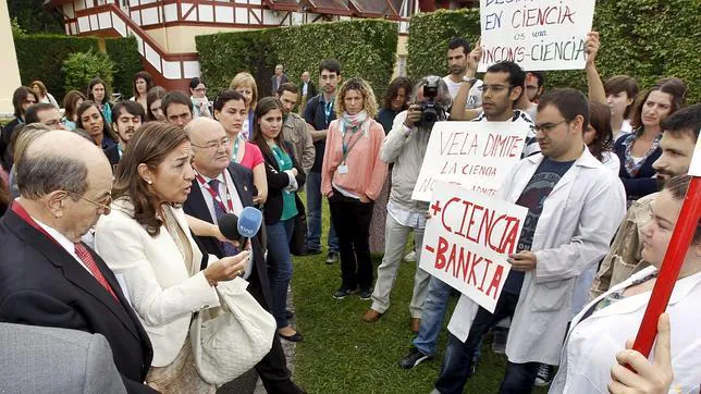 Un grupo de científicos pide la dimisión de Carmen Vela