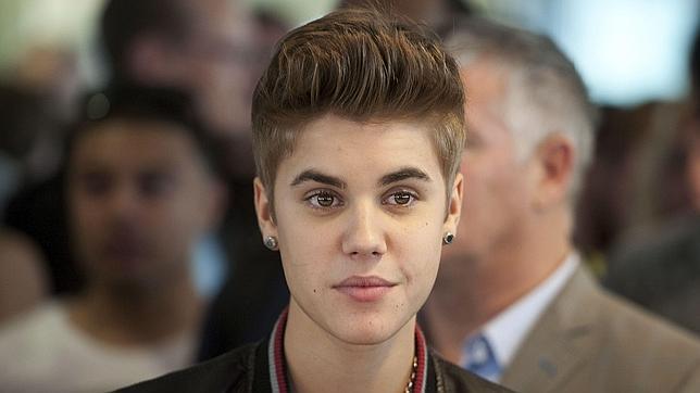 Justin Bieber escapa de un hotel por el acoso de sus fans