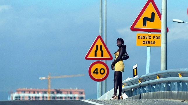Interior estudia multar la prostitución en carretera