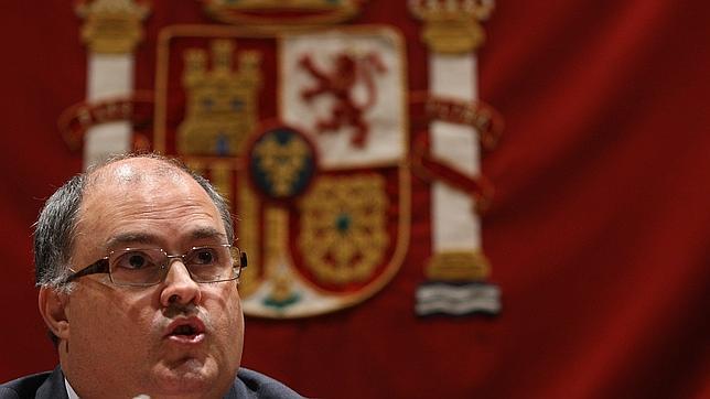 De Rosa defiende la «responsabilidad» de Dívar, a quien se ha causado un «daño irreparable»