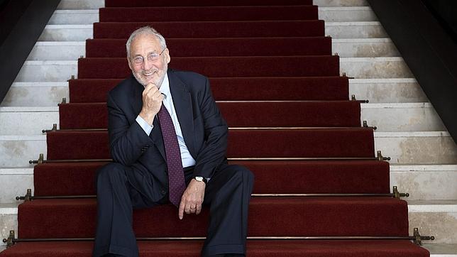 Joseph Stiglitz: «El euro no sobrevivirá si no se va más allá de la austeridad»